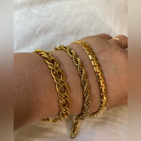 Bundle of 3 Gold Tone Vintage Chain Bracelet - Picture 3 of 5